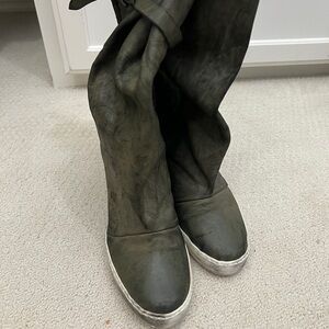 Gregory’s Amaranti army green leather & suede wedge booties 41/10